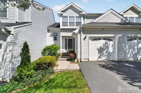 33 Vandeventer Ct, Sayreville, NJ 08872