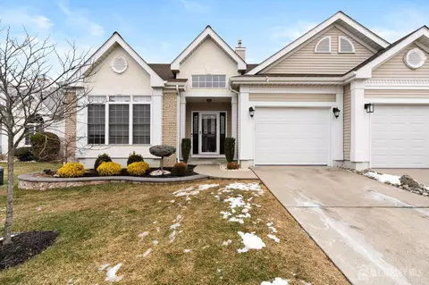4 Wellington Pl, Monroe, NJ 08831
