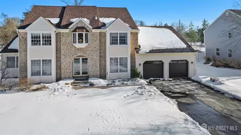 4 Santina Ct, Lawrence, NJ 08648