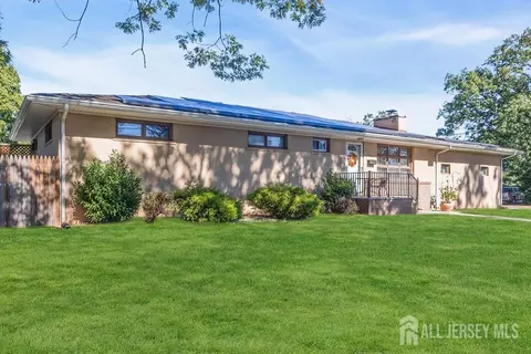 531 Chestnut St, Middlesex, NJ 08846