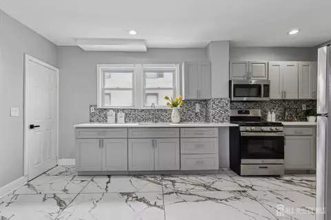 210 Rock Ave, Piscataway, NJ 08854