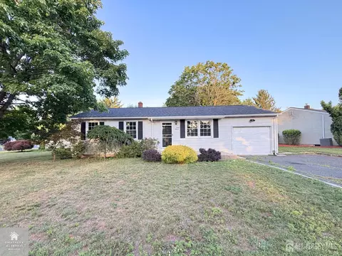 47 Brandywine Cir, Piscataway, NJ 08854