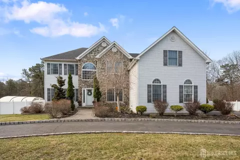 9 Redwood Ct, Monroe, NJ 08831