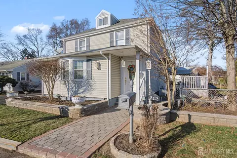 212 Vesper Ave, Middlesex, NJ 08846