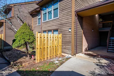 133 Oakmont Ct, Edison, NJ 08820