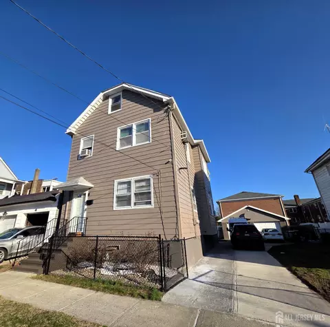 11 W 12th St W, Linden, NJ 07036