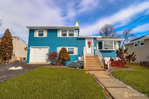 20 Alastair Pl, Colonia, NJ 07067