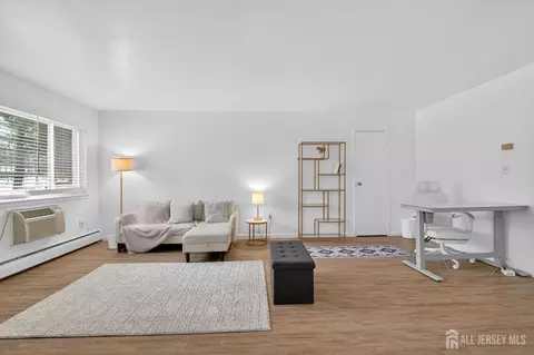 22 Lake Ave #5A, East Brunswick, NJ 08816