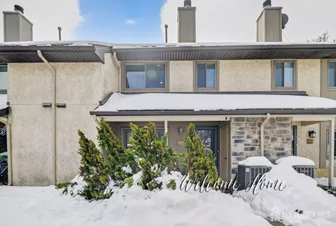 136 Hampshire Dr, Plainsboro, NJ 08536