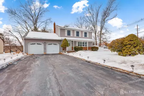 2 Lioni Ct, Piscataway, NJ 08854