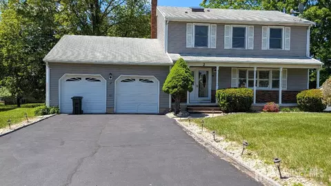 2 Lioni Ct, Piscataway, NJ 08854