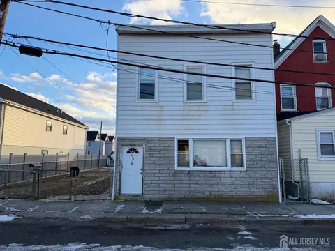 130 Union St, Carteret, NJ 07008