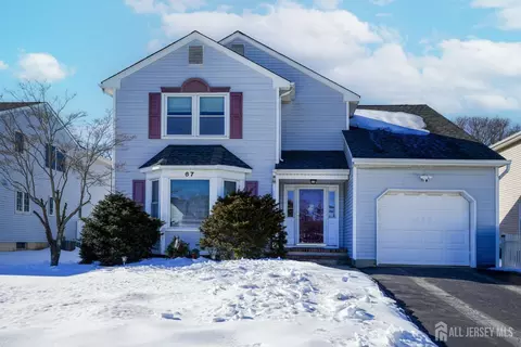 67 Essex Ave, Keansburg, NJ 07734
