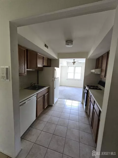 198 Sierra Ct, Woodbridge, NJ 07095