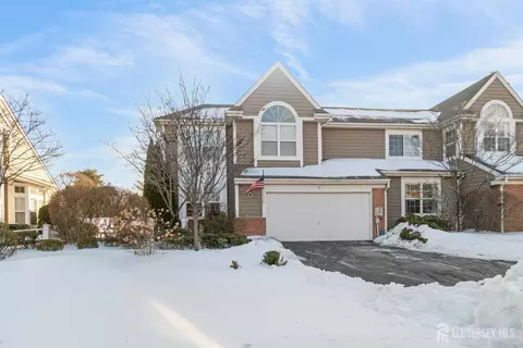 8 Pine Valley Ln, Monroe, NJ 08831