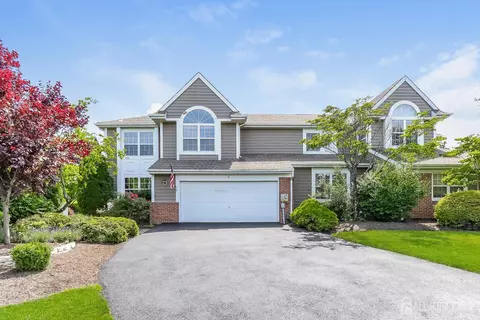 8 Pine Valley Ln, Monroe, NJ 08831