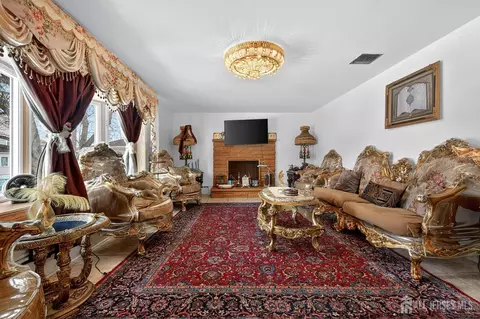 Living - 6 E 2nd St, Port Reading, NJ 07064 photo 2 of 3