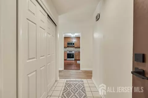127 Oakmont Ct, Edison, NJ 08820