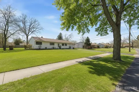 10 Cranston Rd, South Brunswick, NJ 08824