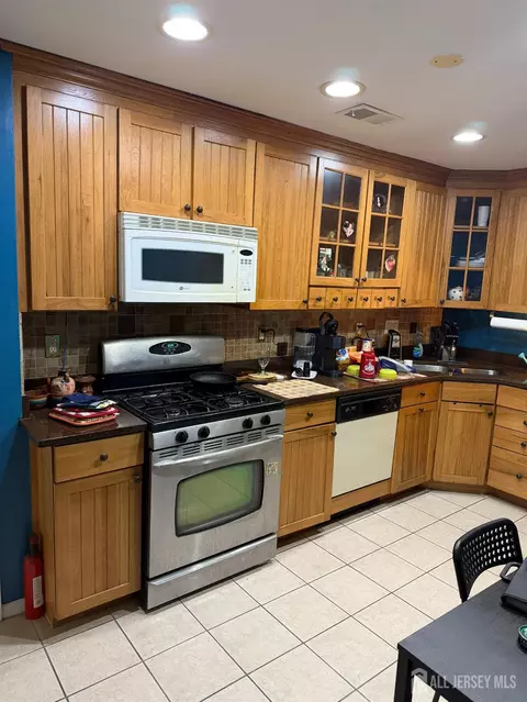920 Plymouth Rd, North Brunswick, NJ 08902