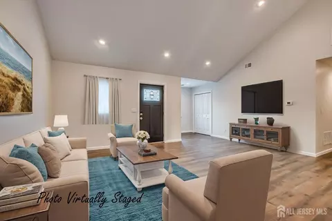 83 Sagamore Ave, Edison, NJ 08820