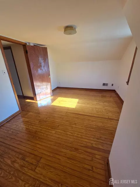 1712 Kenyon Ave, South Plainfield, NJ 07080