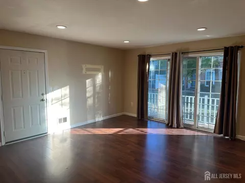 480 Witney Ct, North Brunswick, NJ 08902