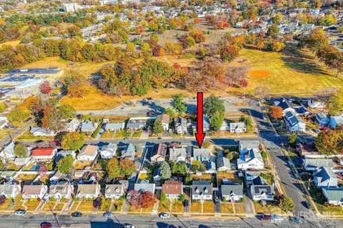685 N Edgewood Pl, North Brunswick, NJ 08902