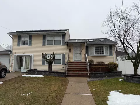 25 Penn St, Fords, NJ 08863