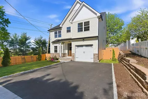 3 Lillian St, Woodbridge, NJ 07095