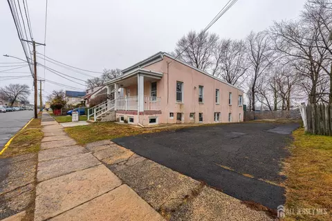 86 S Fulton St S, Woodbridge, NJ 07095