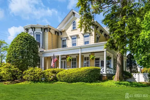 128 Green St, Woodbridge, NJ 07095