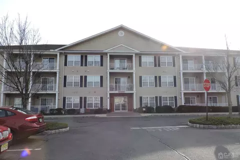 81 Liddle Ave, Edison, NJ 08837