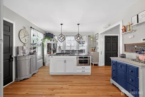 Entry Way - 151 Beechwood Ave, Middlesex, NJ 08846 photo 1 of 7