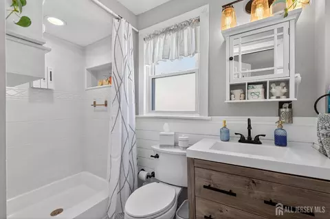 Bath - 151 Beechwood Ave, Middlesex, NJ 08846 photo 1 of 6