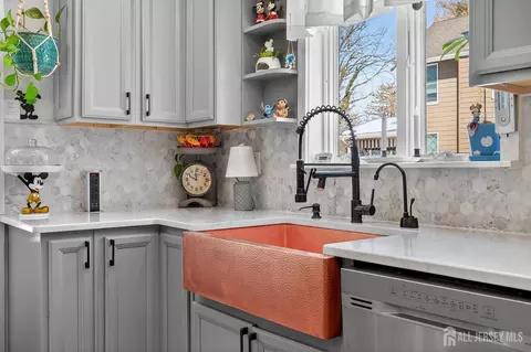 Kitchen - 151 Beechwood Ave, Middlesex, NJ 08846 photo 3 of 4