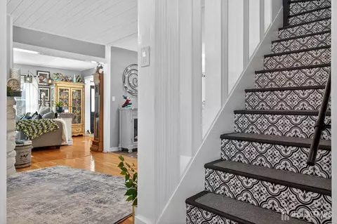 Entry Way - 151 Beechwood Ave, Middlesex, NJ 08846 photo 7 of 7