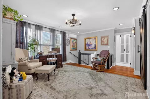 Entry Way - 151 Beechwood Ave, Middlesex, NJ 08846 photo 5 of 7