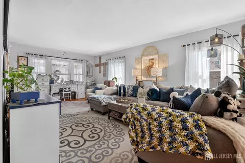Living - 151 Beechwood Ave, Middlesex, NJ 08846 photo 2 of 3