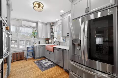 Kitchen - 151 Beechwood Ave, Middlesex, NJ 08846 photo 2 of 4