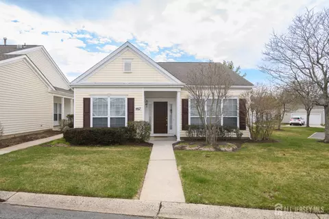 467 Bluebird Dr, Monroe, NJ 08831