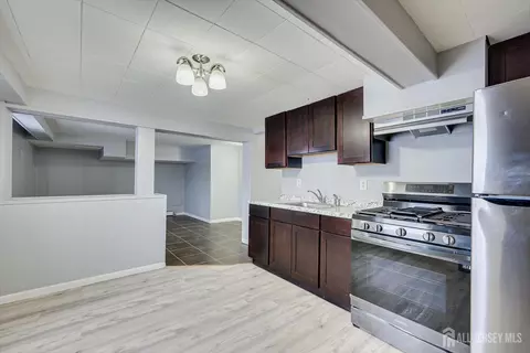 Kitchen - 2 Garfield Park, Edison, NJ 08837 photo 2 of 3