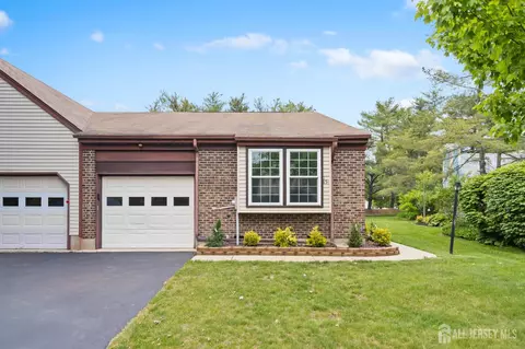 145 Concordia Cir #A, Monroe, NJ 08831