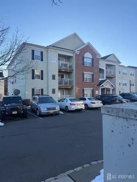 1035 Dogwood Ct #1035, New Brunswick, NJ 08901