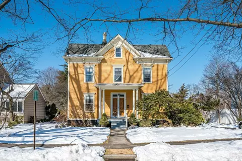 52 Spring St, Metuchen, NJ 08840