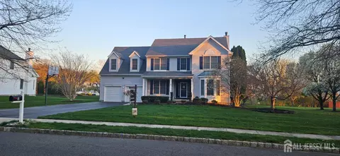 3 Wycklow Dr, Robbinsville, NJ 08691
