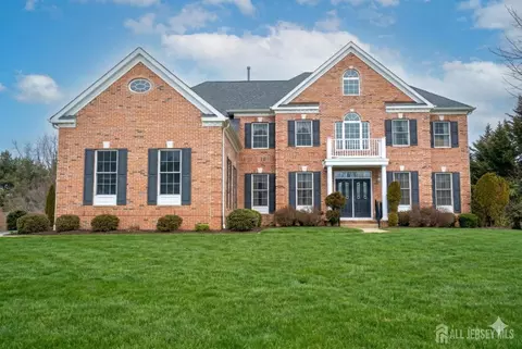 2 Rustic Ct, Monroe, NJ 08831