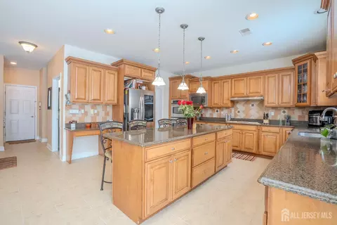Kitchen - 2 Rustic Ct, Monroe, NJ 08831 photo 3 of 4