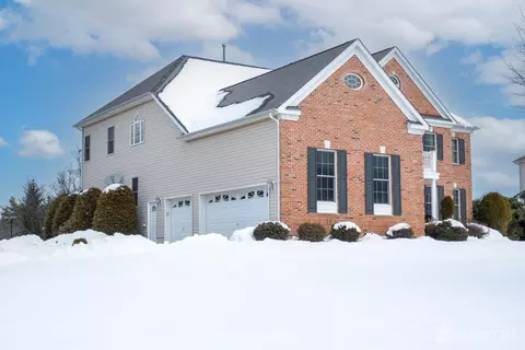 Exterior - 2 Rustic Ct, Monroe, NJ 08831 photo 2 of 11