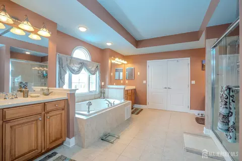 Bath - 2 Rustic Ct, Monroe, NJ 08831 photo 2 of 5